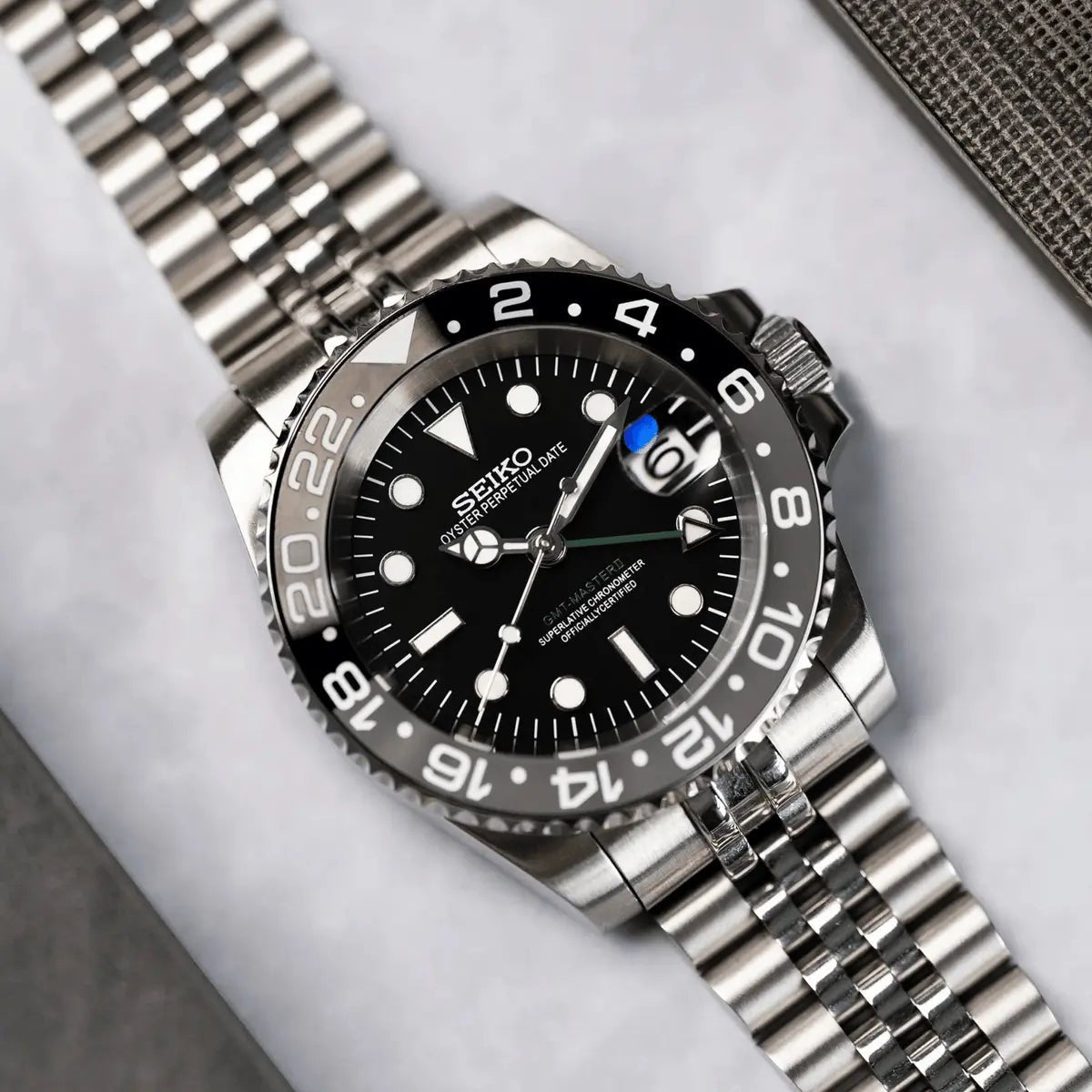 Seiko Mod GMT | Bruce Wayne - TWTwatches