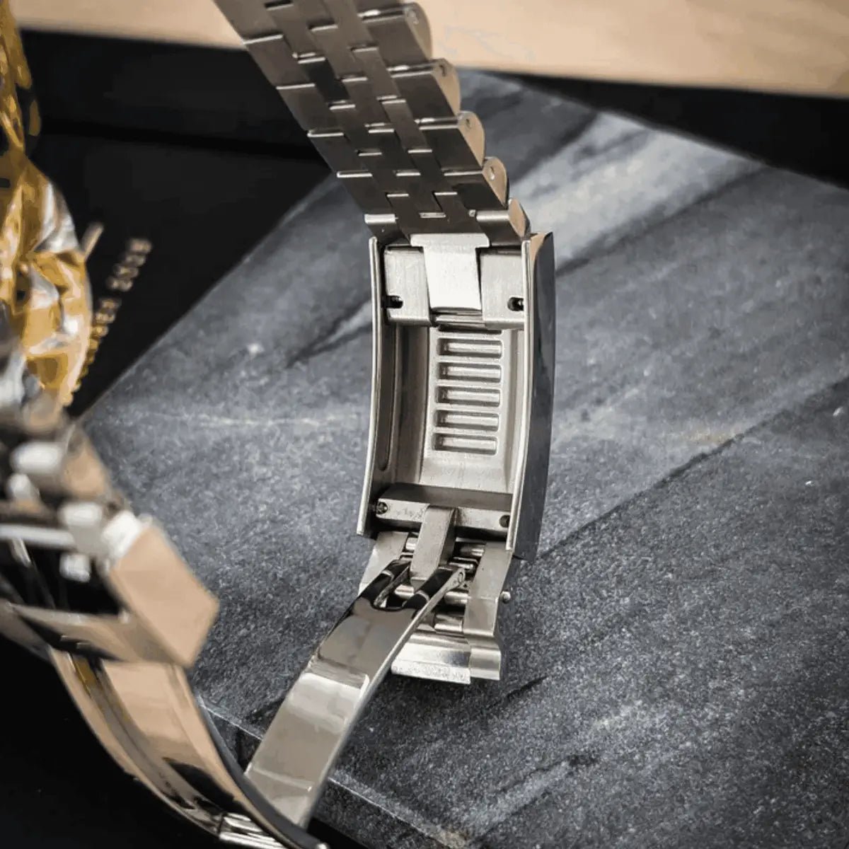 Seiko Mod GMT | Bruce Wayne - TWTwatches